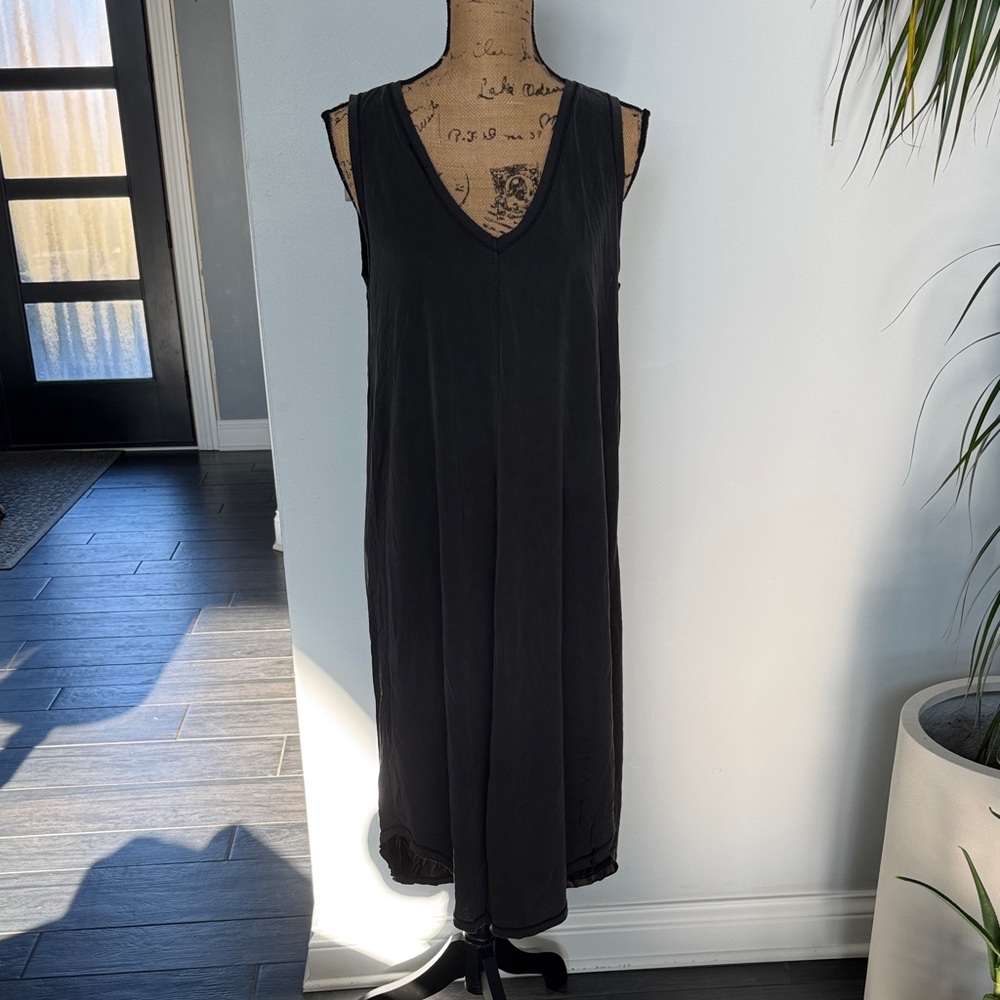 Black Sleeveless V-Neck Dress